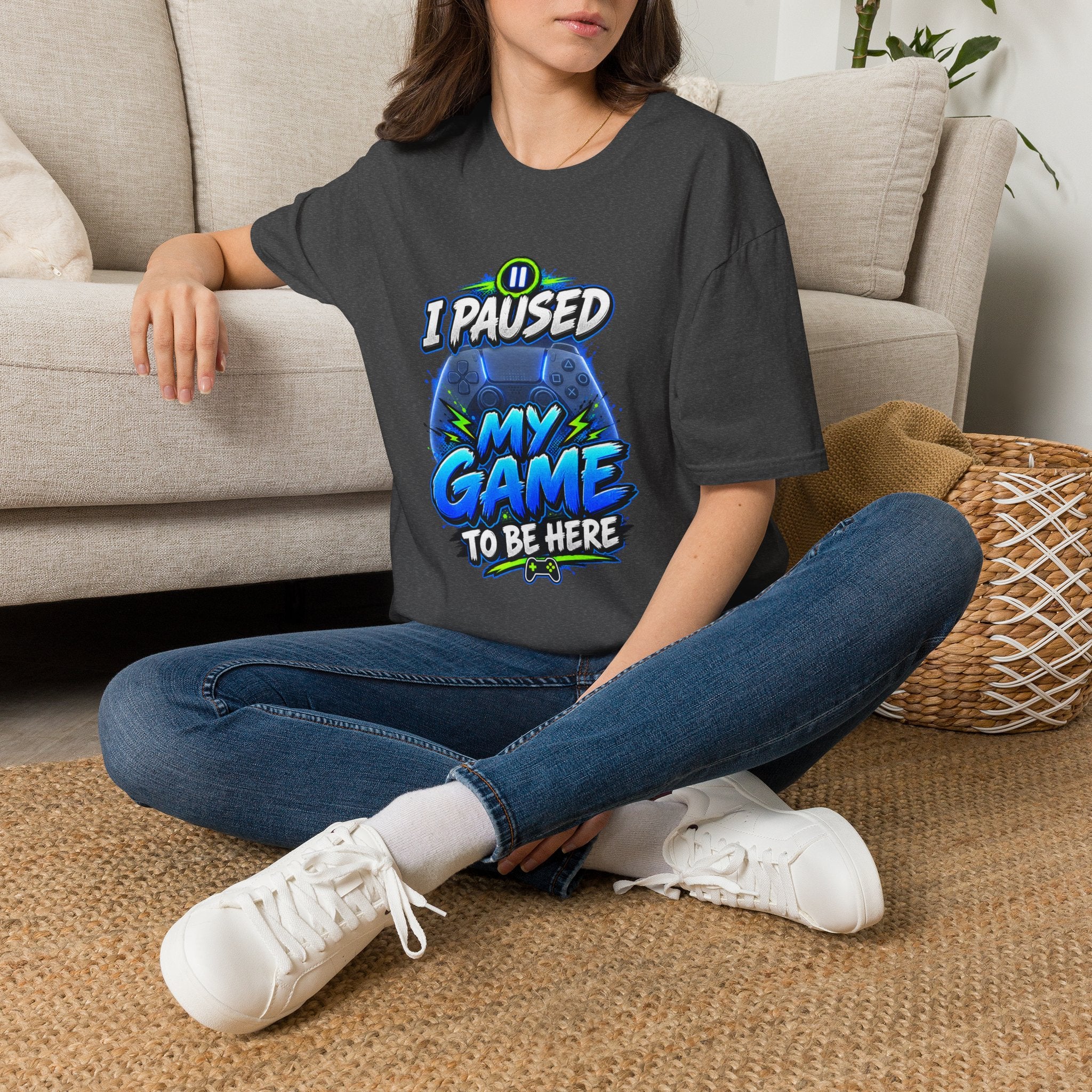 T‑Shirt — "I Paused My Game to Be Here" Gamer Graphic Tee