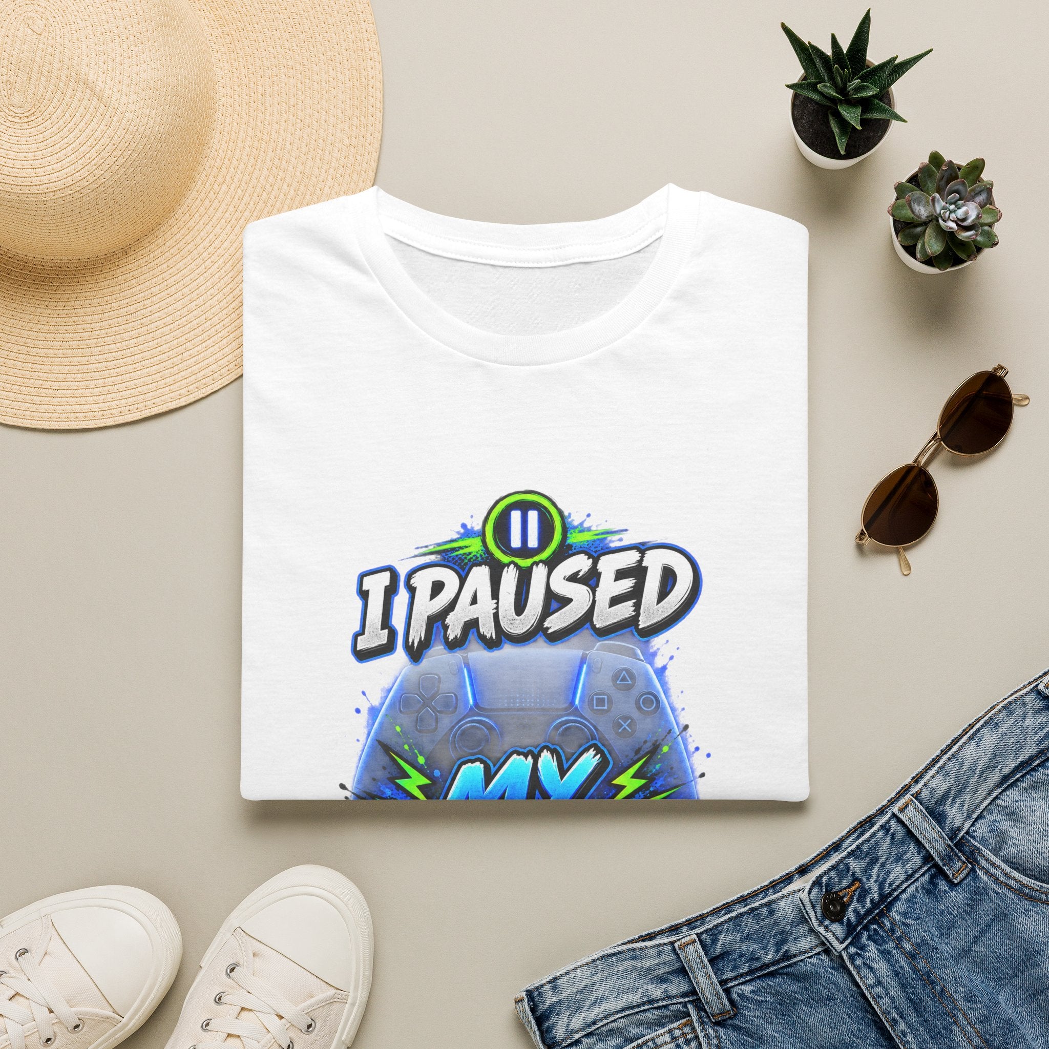 T‑Shirt — "I Paused My Game to Be Here" Gamer Graphic Tee