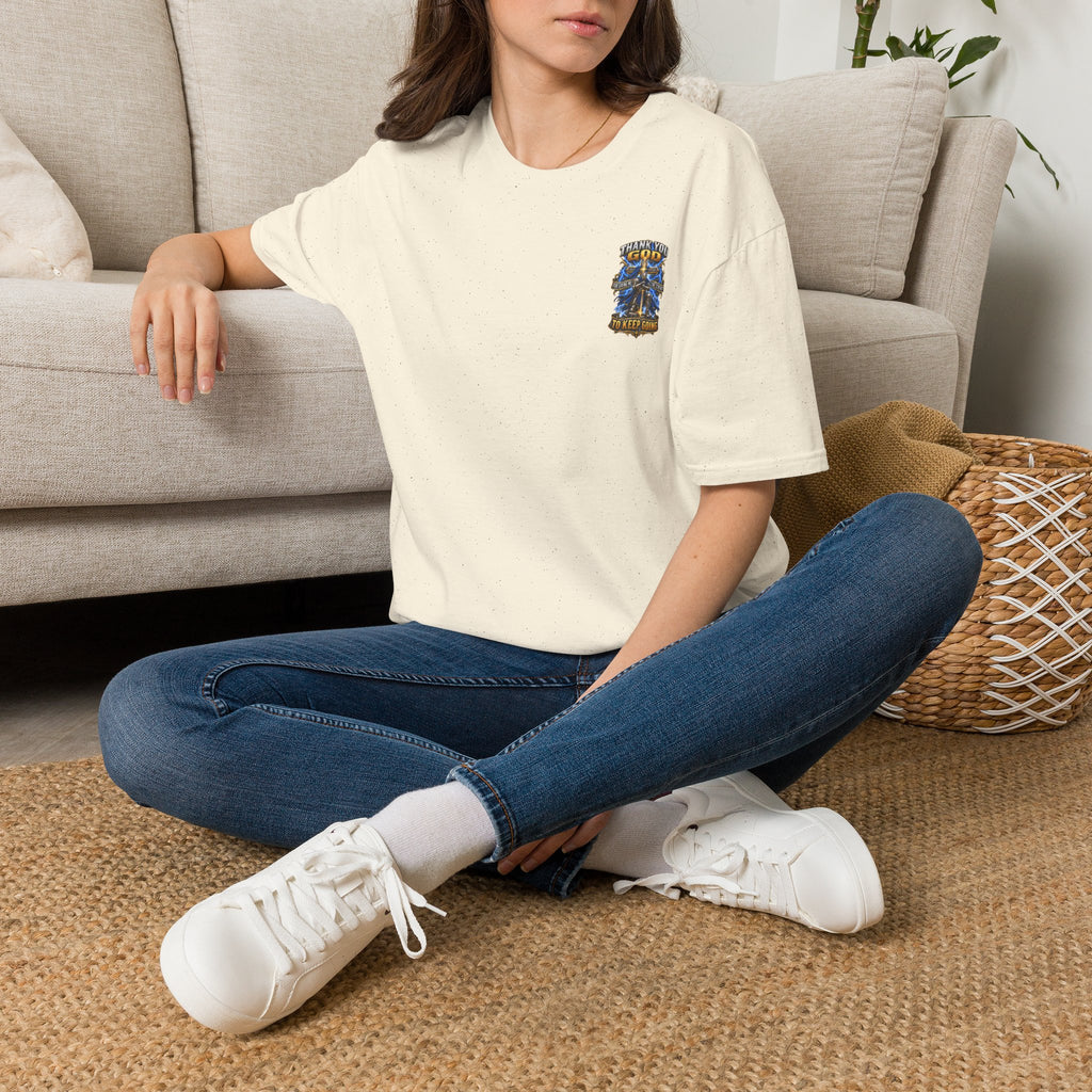 T-Shirt — "Thank You God I Keep Going" Faith Graphic Pocket Tee