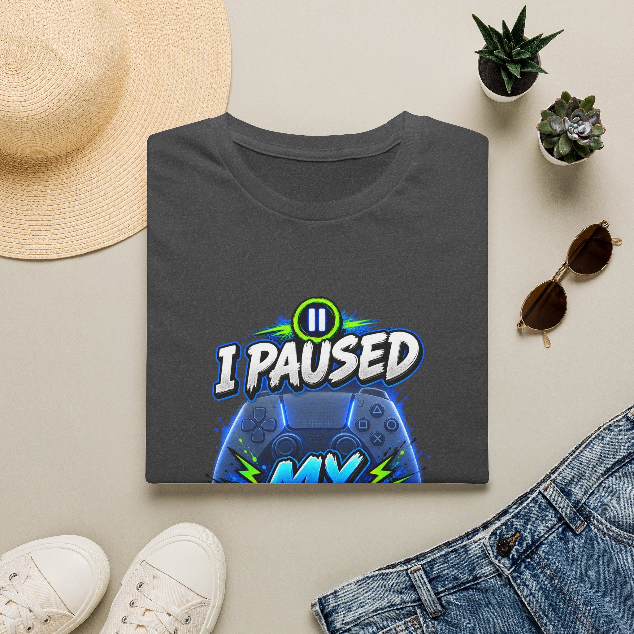 T‑Shirt — "I Paused My Game to Be Here" Gamer Graphic Tee