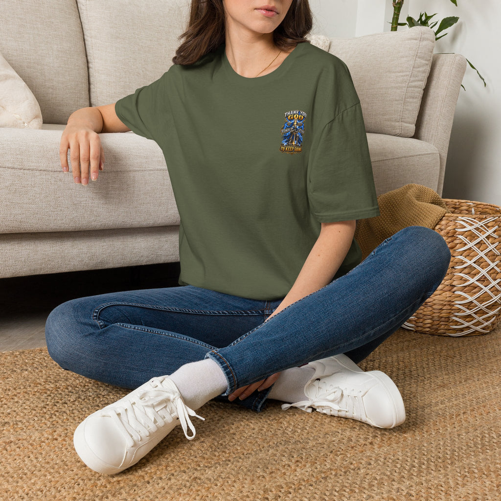 T-Shirt — "Thank You God I Keep Going" Faith Graphic Pocket Tee