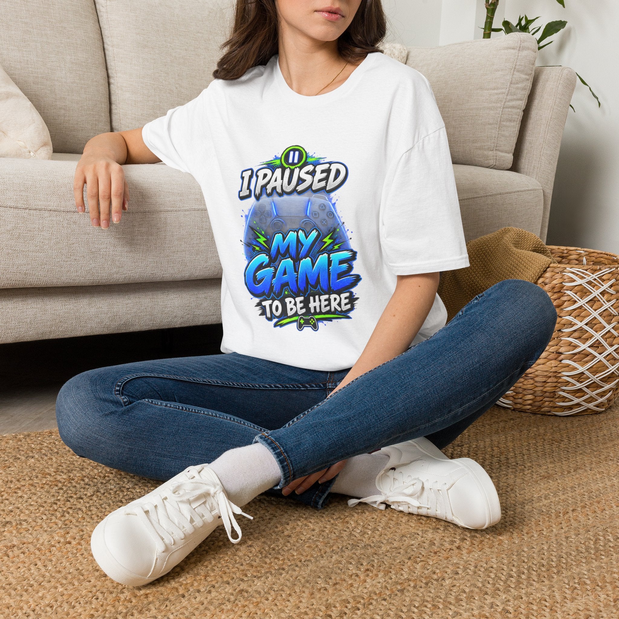 T‑Shirt — "I Paused My Game to Be Here" Gamer Graphic Tee
