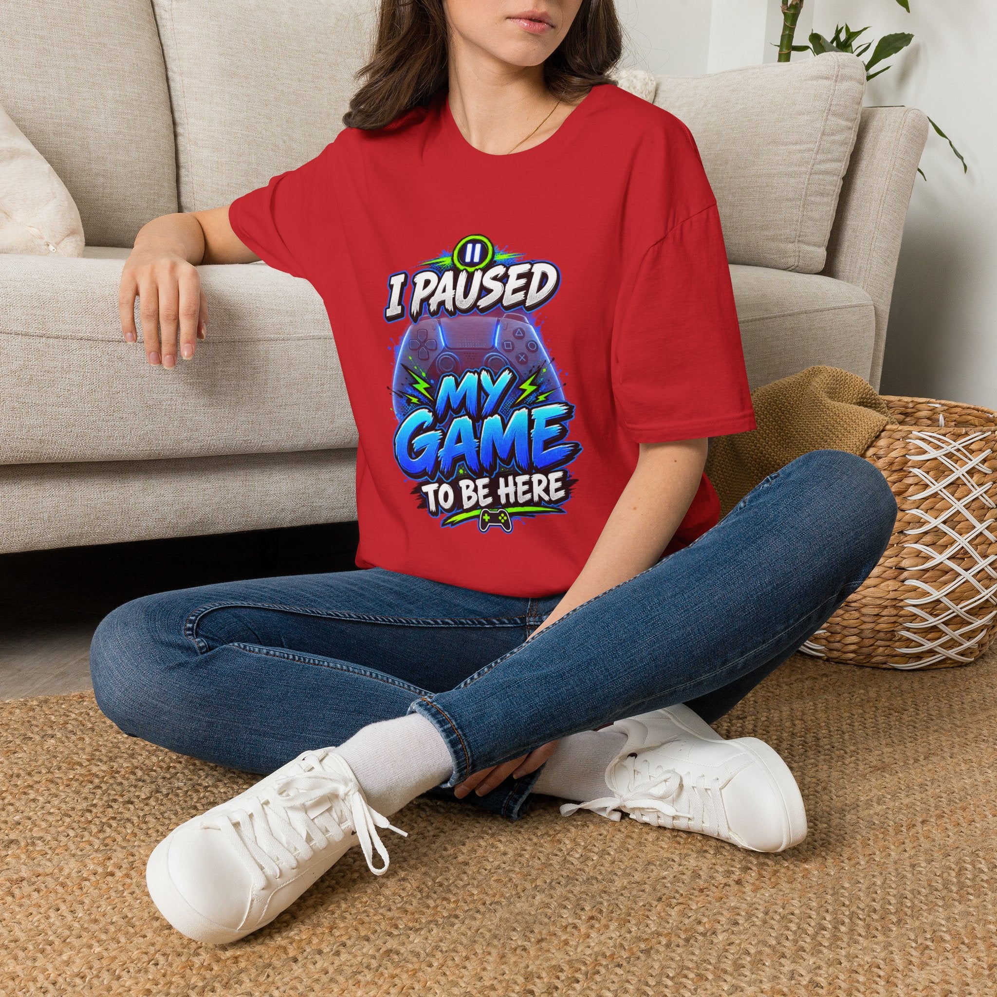 T‑Shirt — "I Paused My Game to Be Here" Gamer Graphic Tee