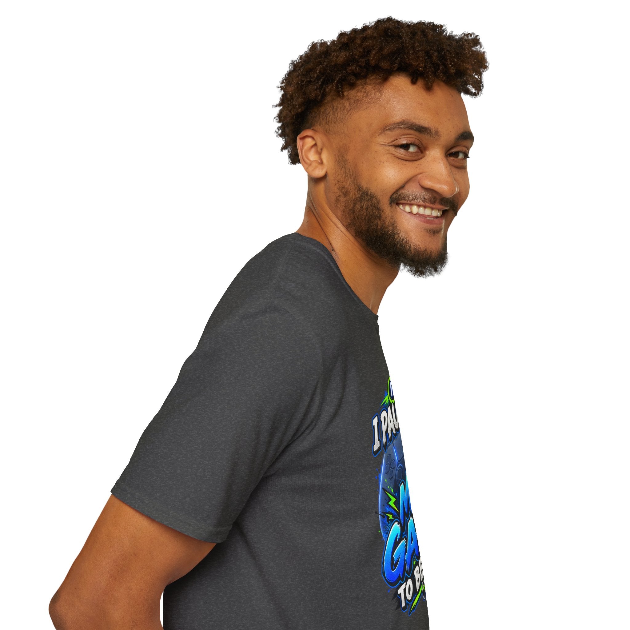 T‑Shirt — "I Paused My Game to Be Here" Gamer Graphic Tee