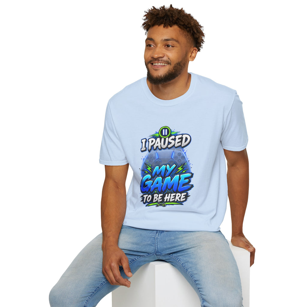 T‑Shirt — "I Paused My Game to Be Here" Gamer Graphic Tee