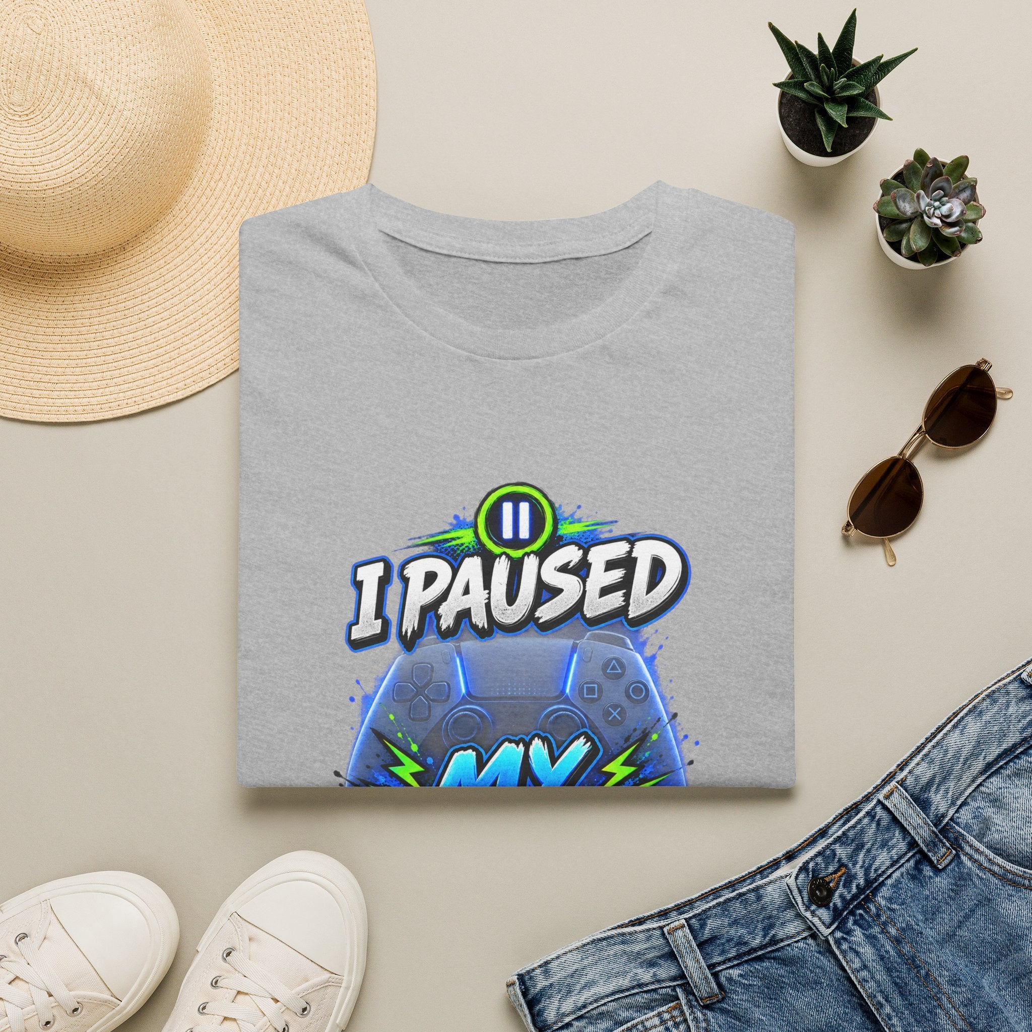 T‑Shirt — "I Paused My Game to Be Here" Gamer Graphic Tee