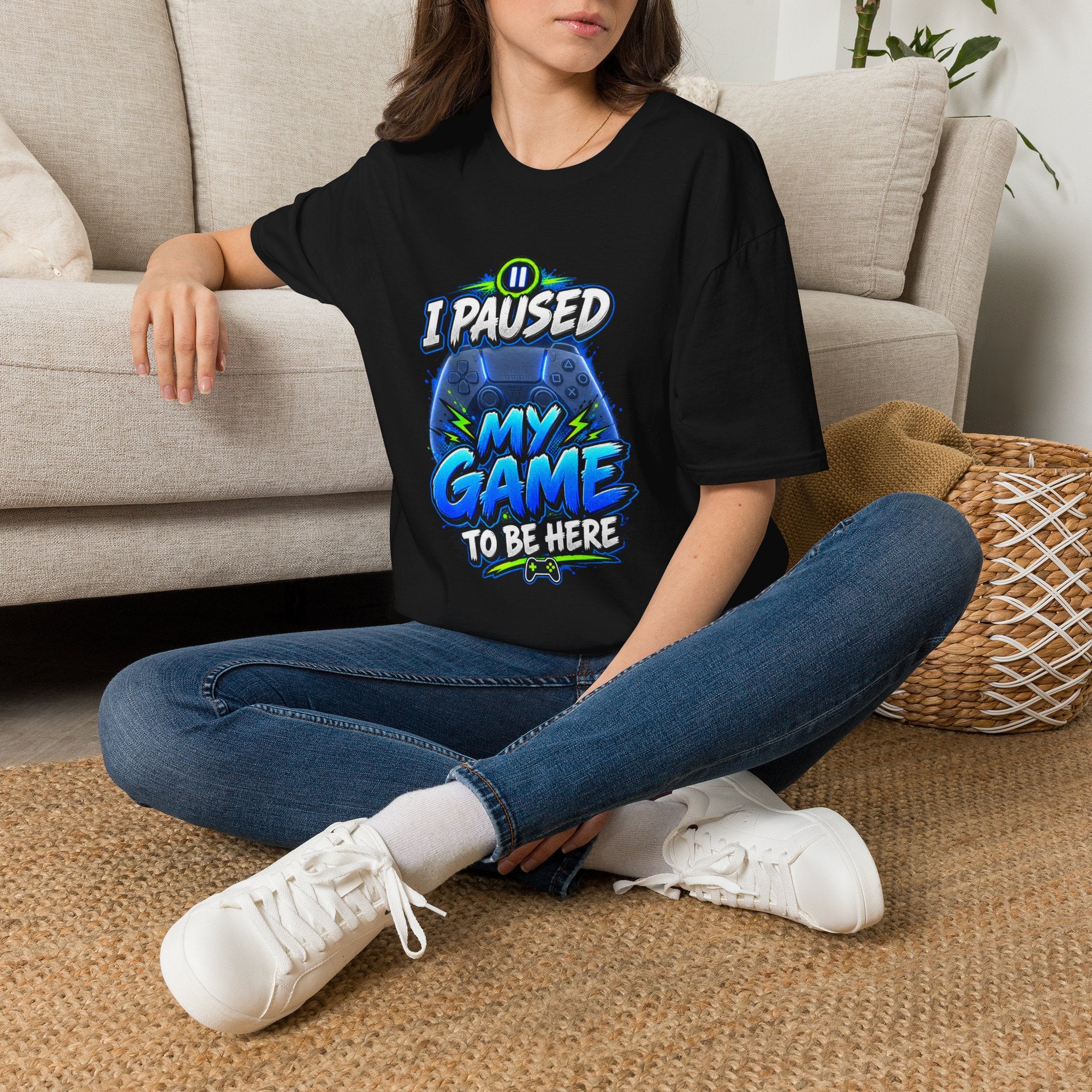 T‑Shirt — "I Paused My Game to Be Here" Gamer Graphic Tee