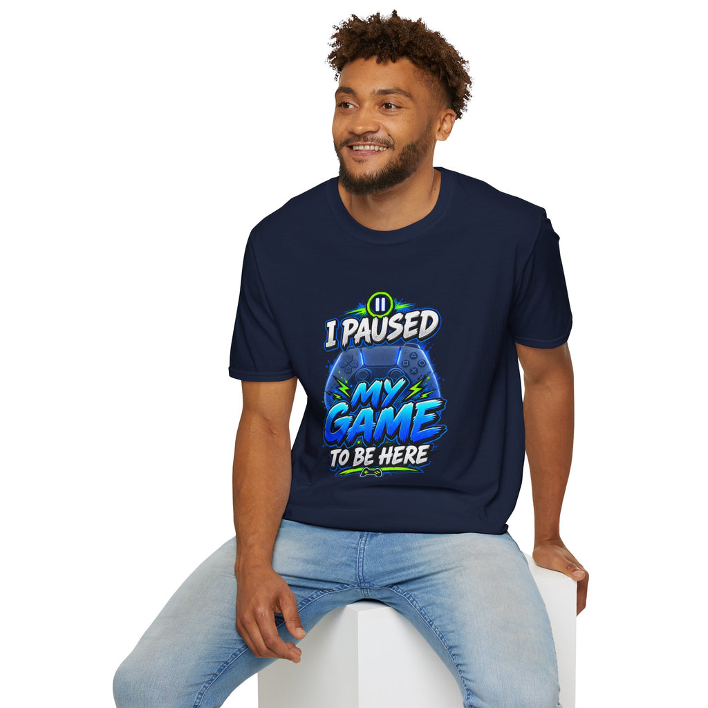T‑Shirt — "I Paused My Game to Be Here" Gamer Graphic Tee