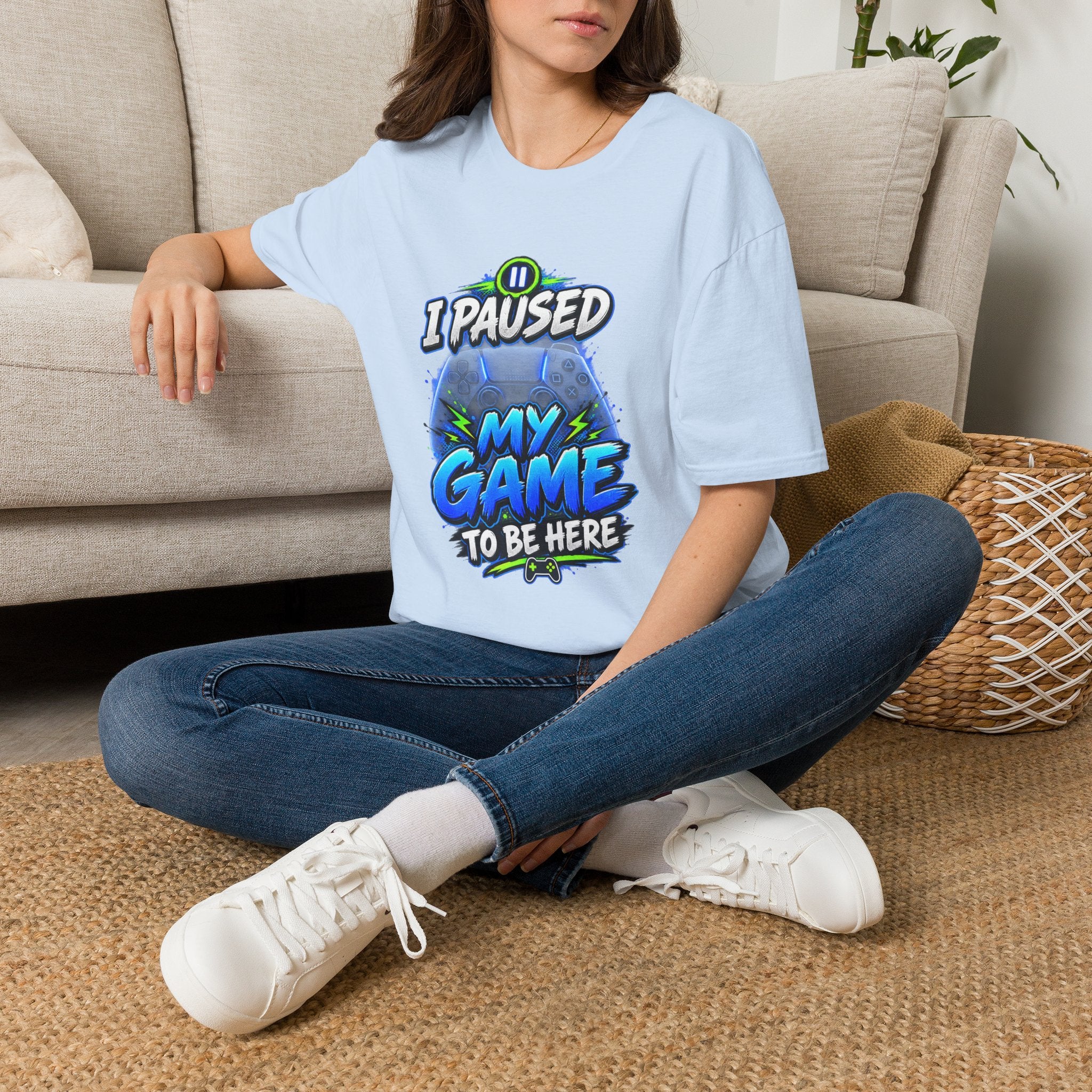 T‑Shirt — "I Paused My Game to Be Here" Gamer Graphic Tee